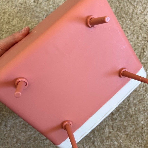 Hello Kitty Retro TV phone holder and tissue paper holder - Picture 4 of 6